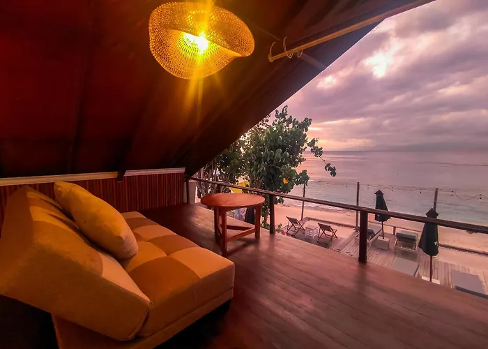 Villa Kuldesak Front & Bar
